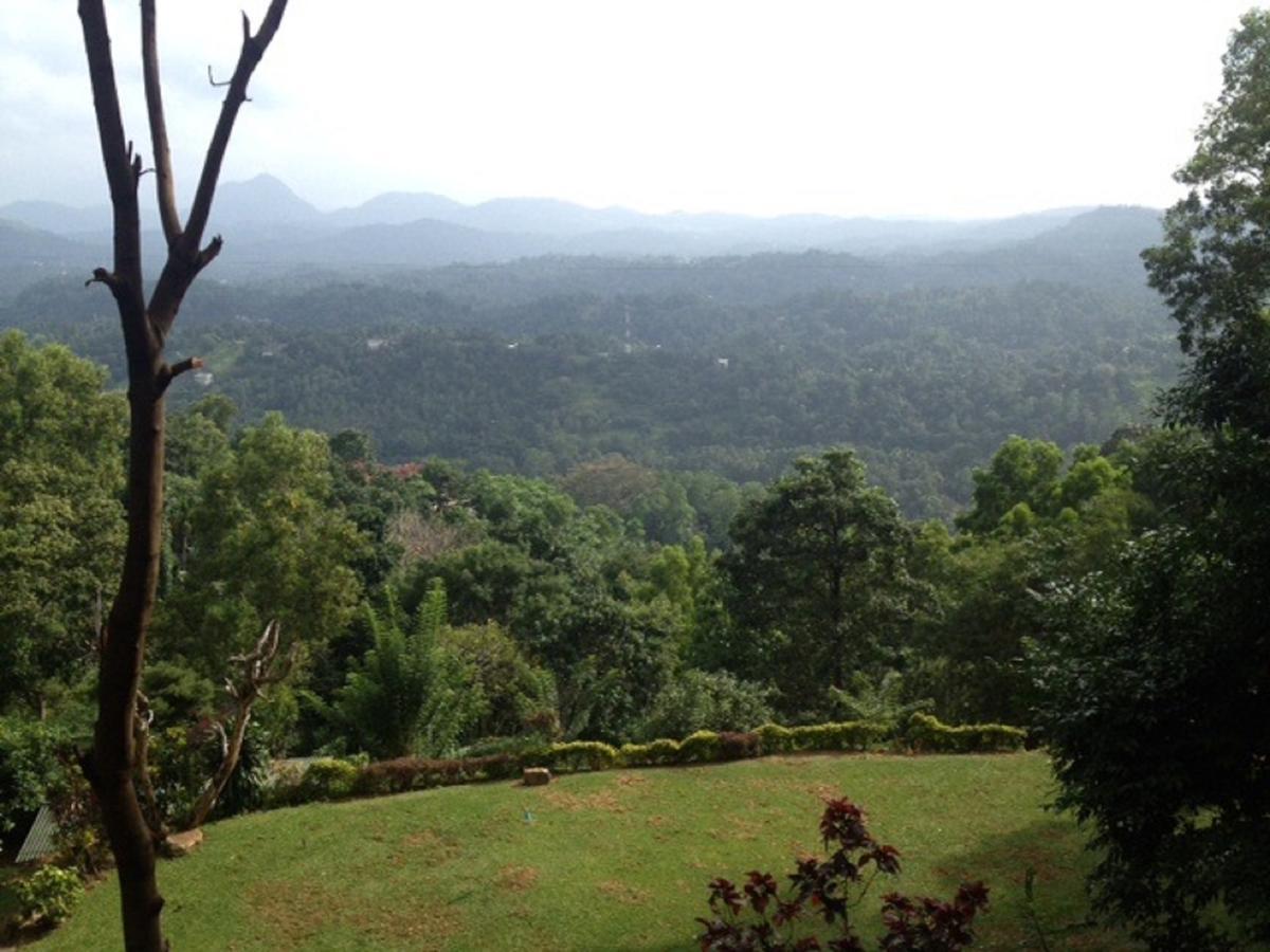 Mowbrey House Hotel Kandy Bagian luar foto
