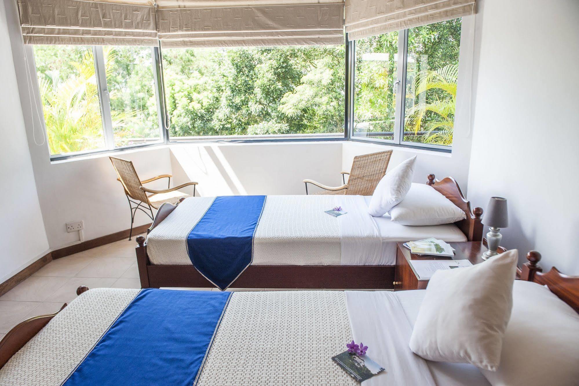 Mowbrey House Hotel Kandy Bagian luar foto